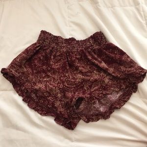 Full tilt (Tilly’s) maroon flowy shorts